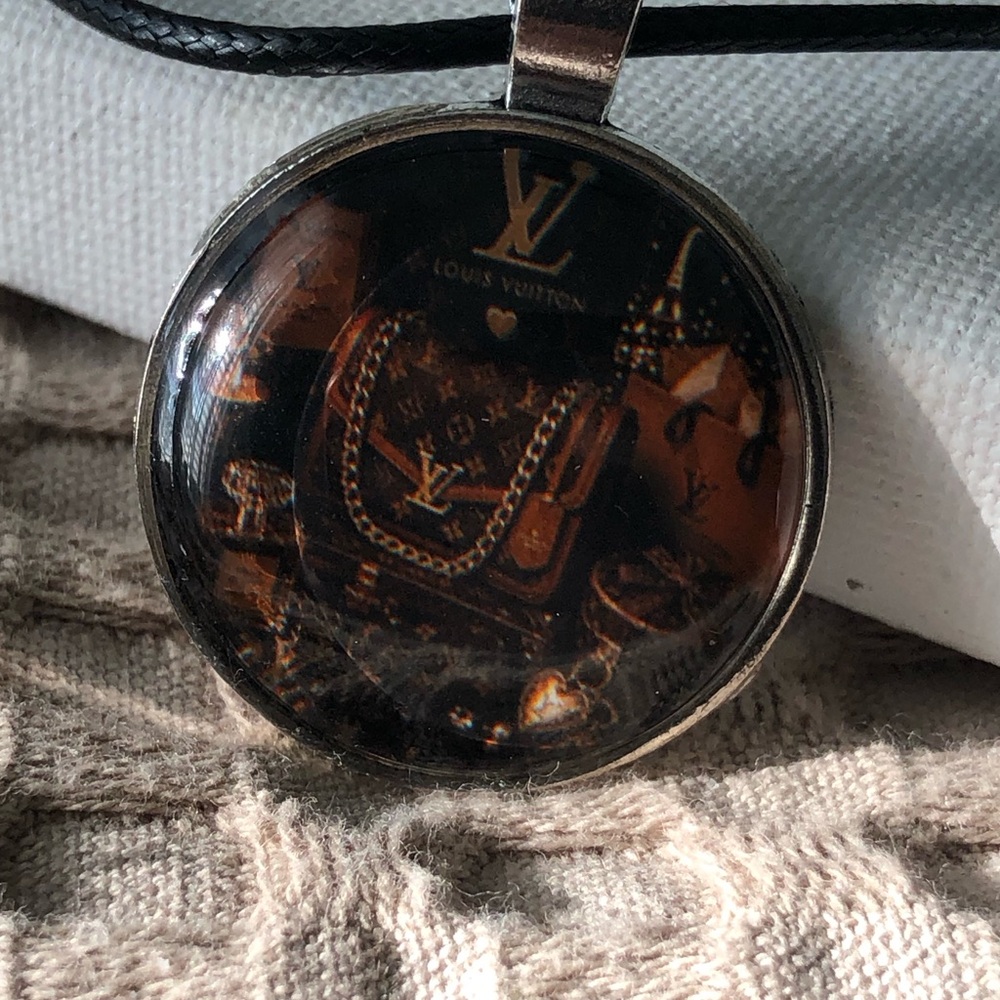 Designer Motif Round Pendant Necklace